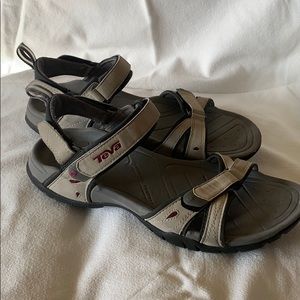 Teva Sandals -Grey, in excellent condition
